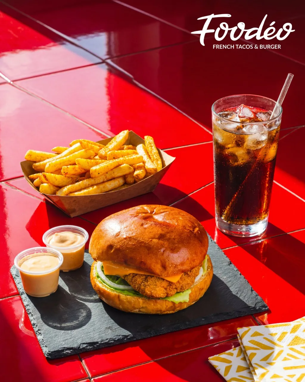 Burger croustillant Foodéo avec frites, sauce et boisson